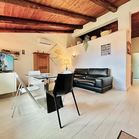 Sea View 2br Parking Wifi 5min Porto Cervo, Baja Sardinia, Poltu Quatu 4pax